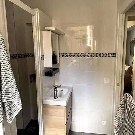 Paul Bert Apartment